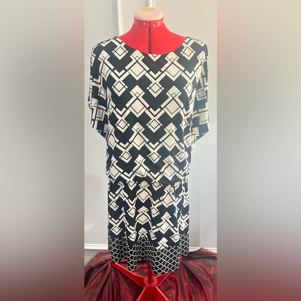 White House Black Market Black and White Patterned Midi Dress size Large